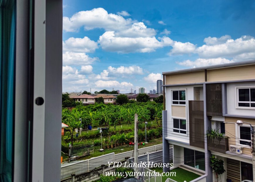 ให้เช่าทาวน์โฮมส์ 3 ชั้น ในโครงการ The Rich Biz Home Sukhumvit 105 3-storey townhomes for rent in The Rich Biz Home Sukhumvit 105 THB 28k/month