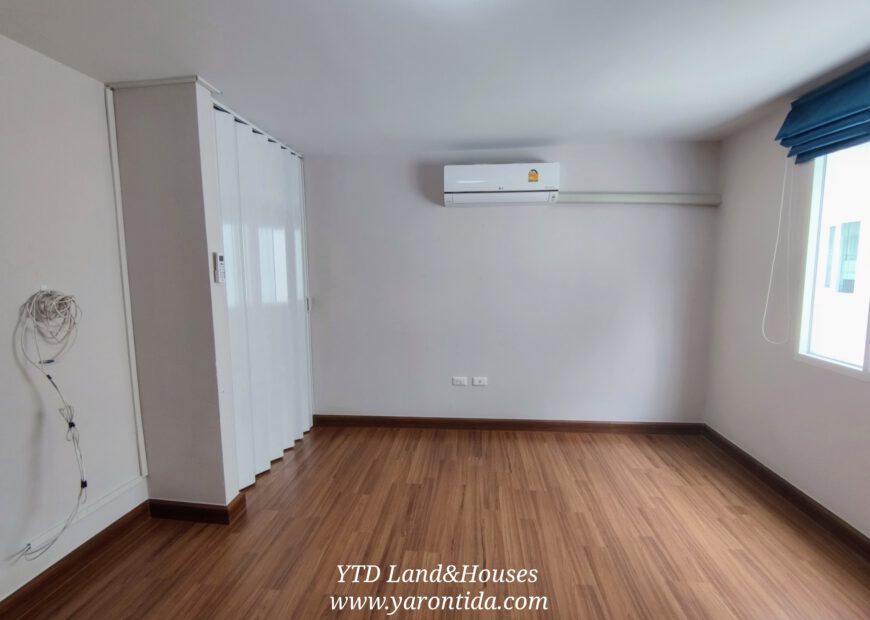 ให้เช่าทาวน์โฮมส์ 3 ชั้น ในโครงการ The Rich Biz Home Sukhumvit 105 3-storey townhomes for rent in The Rich Biz Home Sukhumvit 105 THB 28k/month