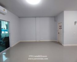 ให้เช่าทาวน์โฮมส์ 3 ชั้น ในโครงการ The Rich Biz Home Sukhumvit 105 3-storey townhomes for rent in The Rich Biz Home Sukhumvit 105 THB 28k/month