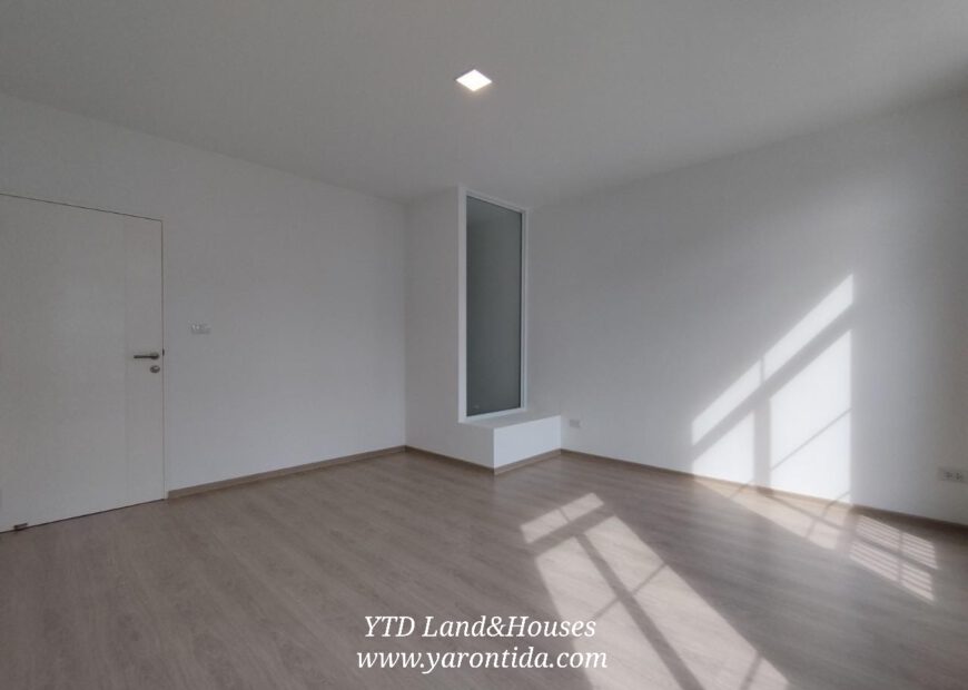 ขายทาวน์โฮม 2 ชั้น ในโครงการ Indy 4 บางนา กม.7 For Sale 2-storey townhome in Indy 4 Bangna Km.7 5.6M.THB