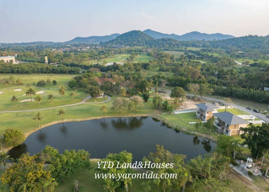 House for sale at the golf course Burapha Golf and Resort at Sriracha, Chonburi. 15.9 M.baht