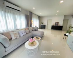For Rent Centro Bangna L Size next to Mega-Bangna 100,000 Baht/Month (Fully furnished).