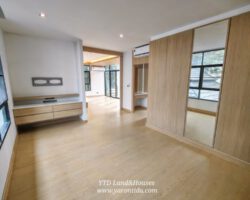 For rent Stand alone house with the swimming pool on Onnut 53. Rental 250,000 Baht/month