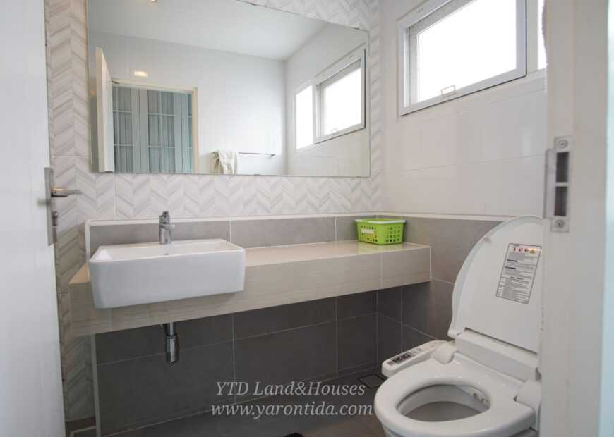 House For Rent at Chaiyapruk Bangna km7 Next to Mega Bangna 50k Baht/month