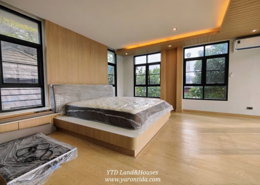 For rent Stand alone house with the swimming pool on Onnut 53. Rental 250,000 Baht/month