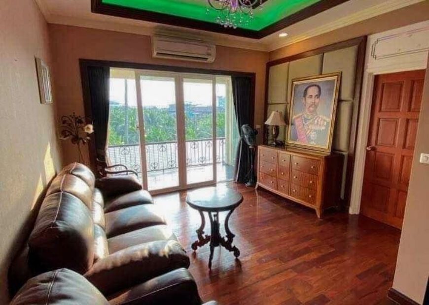 ขายบ้านหรู ในโครงการ เดอะ พาลาซโซ่ สาทร ติดริมถนนใหญ่สาทร-กัลปพฤกษ์