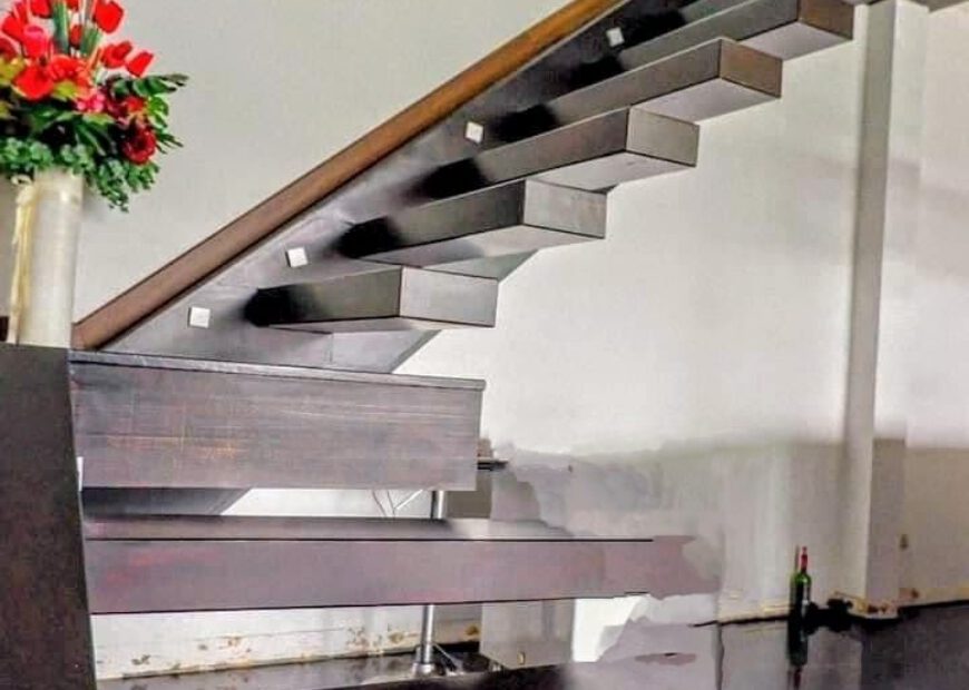 ขายบ้านเดี่ยว 3 ชั้น พร้อมสระว่ายน้ำส่วนตัว ซอยลาดพร้าว-วังหิน 47
