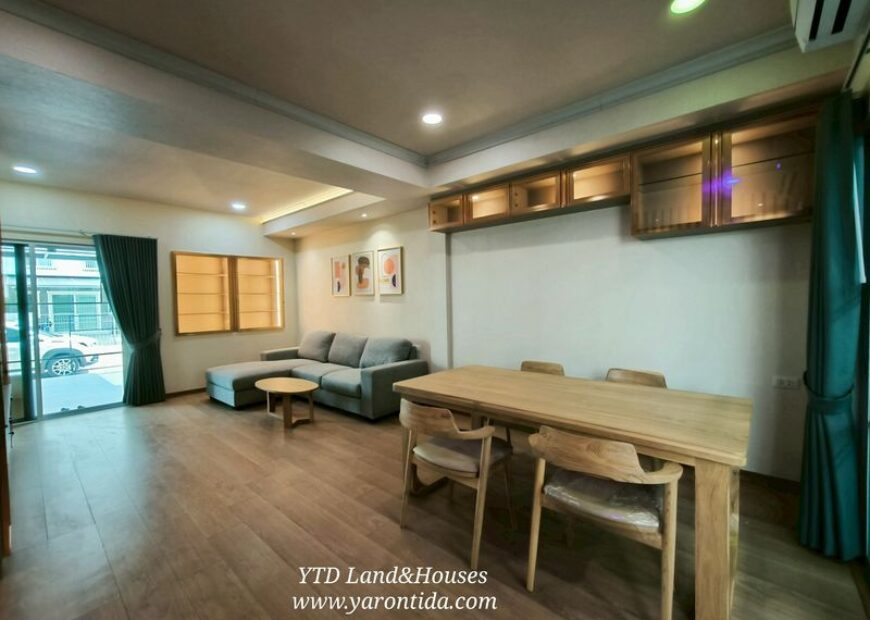 ให้เช่า ทาวน์โฮม 2 ชั้น ใกล้เมกา บางนา ทำเลดีที่สุดในย่านนี้ โครงการ Indy บางนา-รามคำแหง 2 บ้าน