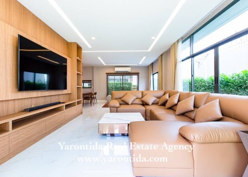 For rent Luxury house Settasiri Pattanakan