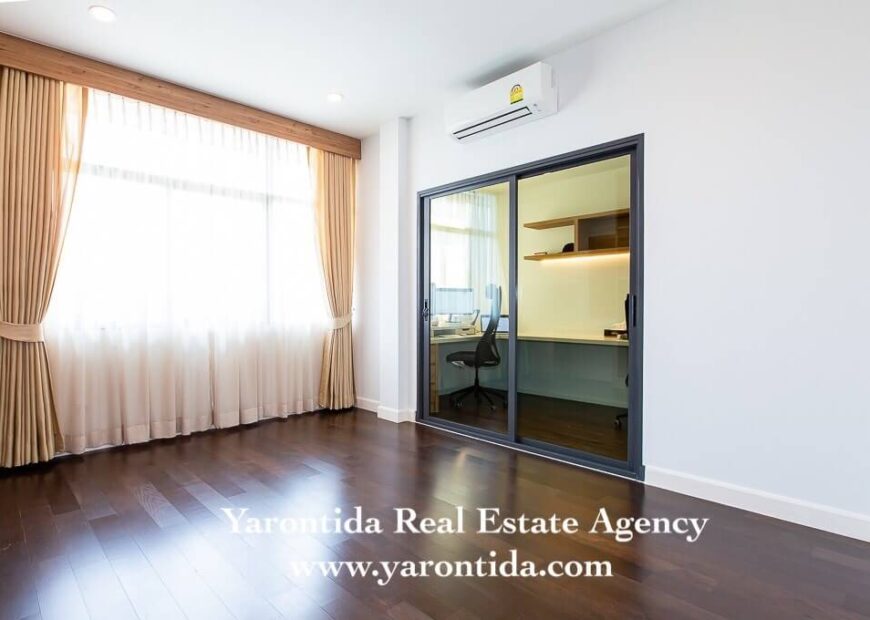 For rent Luxury house Settasiri Pattanakan