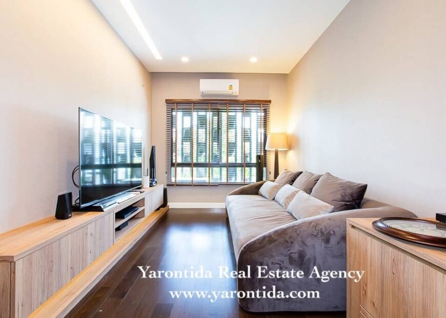 For rent Luxury house Settasiri Pattanakan