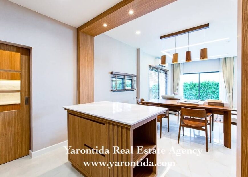 For rent Luxury house Settasiri Pattanakan