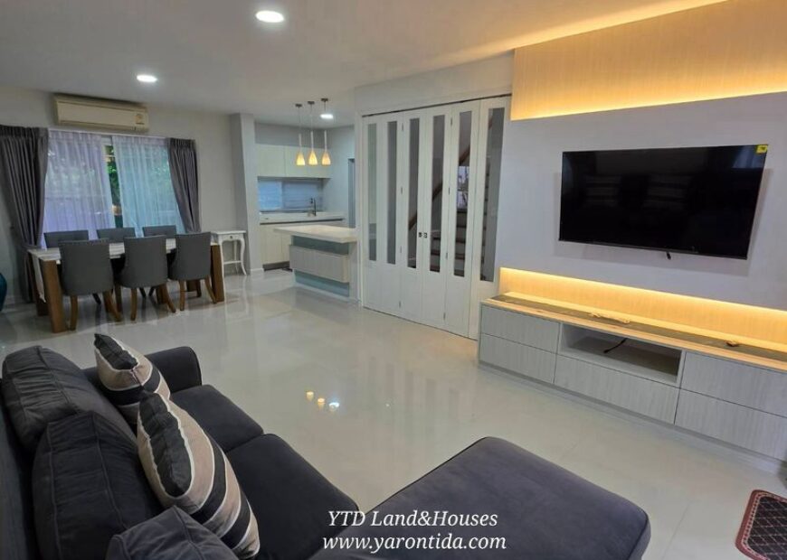 House for rent at Mantana 3 Onnut-Wongwhaen Newly renovated. (Fully furnisheded)