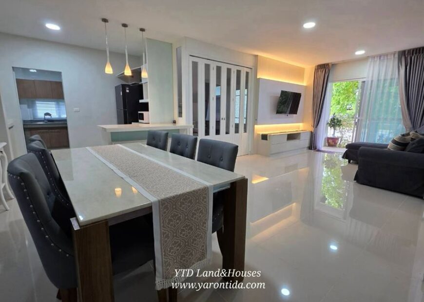 House for rent at Mantana 3 Onnut-Wongwhaen Newly renovated. (Fully furnisheded)