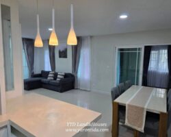 House for rent at Mantana 3 Onnut-Wongwhaen Newly renovated. (Fully furnisheded)