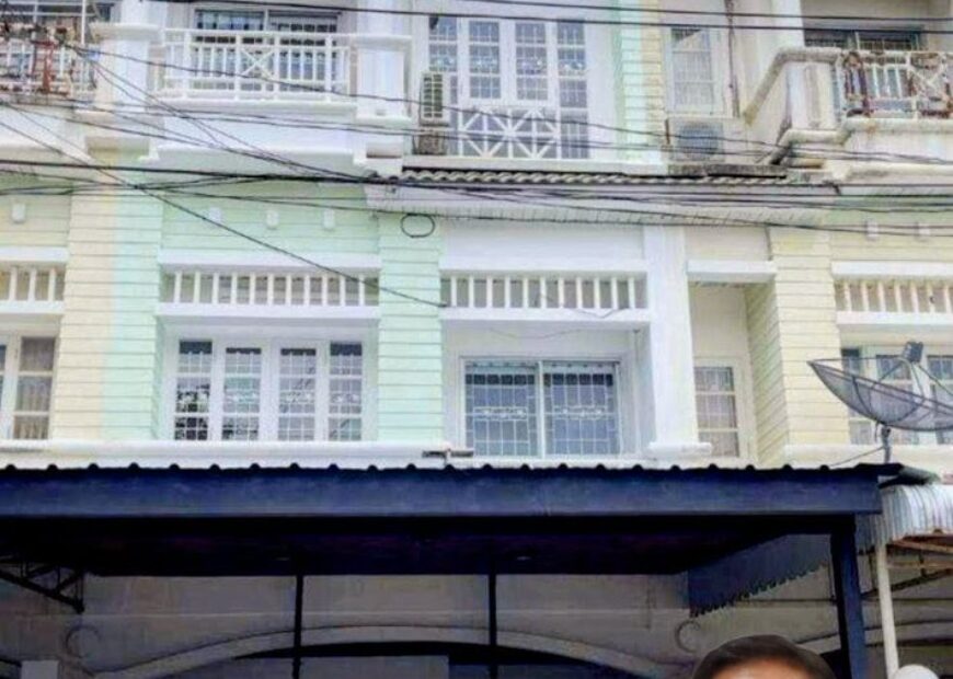 ขาย ทาวน์โฮม 3.5 ชั้น (ตกแต่งใหม่) ภายในซอยบางมดแลนด์ หมู่บ้านยิ่งรวยนิเวศน์ ถนนประชาชื่น (ถนนเลียบคลองประปา)