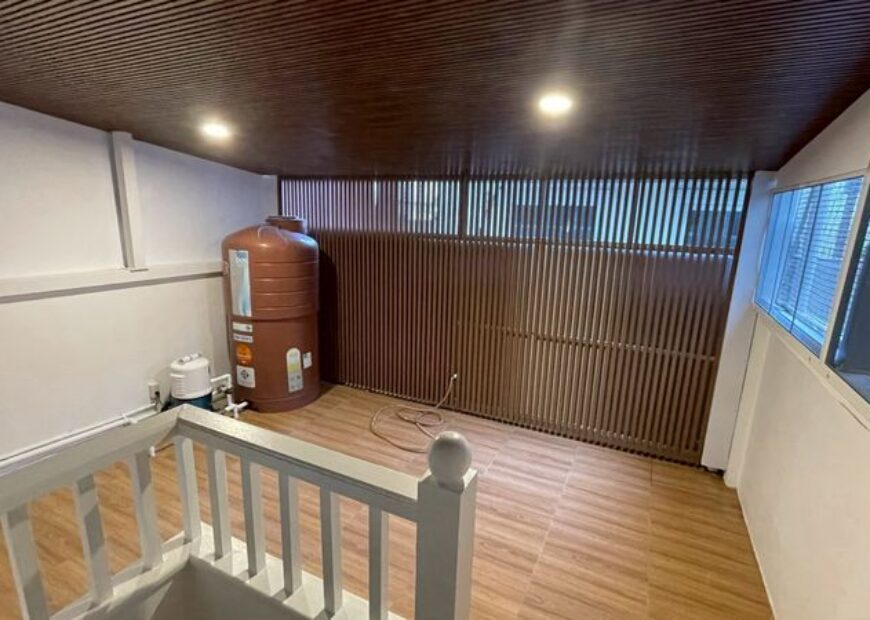 ขาย ทาวน์โฮม 3.5 ชั้น (ตกแต่งใหม่) ภายในซอยบางมดแลนด์ หมู่บ้านยิ่งรวยนิเวศน์ ถนนประชาชื่น (ถนนเลียบคลองประปา)