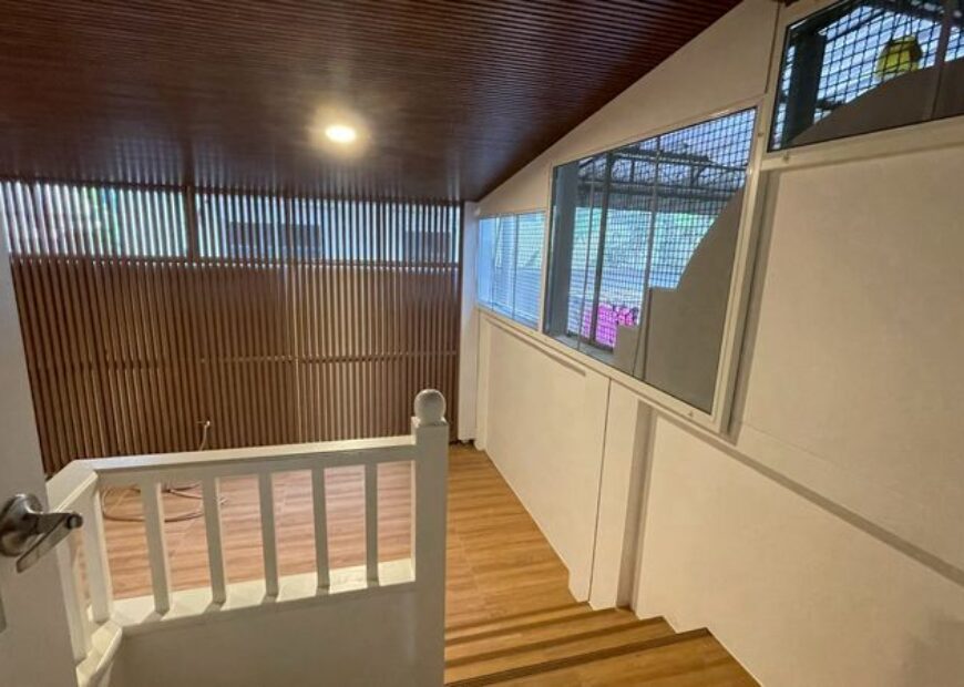 ขาย ทาวน์โฮม 3.5 ชั้น (ตกแต่งใหม่) ภายในซอยบางมดแลนด์ หมู่บ้านยิ่งรวยนิเวศน์ ถนนประชาชื่น (ถนนเลียบคลองประปา)