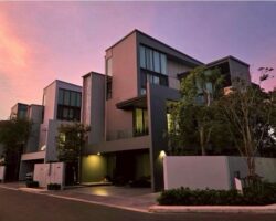 ขาย/ให้เช่า บ้านหรู วีเว่ กรุงเทพกรีฑา VIVE Krungthep Kreetha แปลงหัวมุม, บ้านเดี่ยว 3 ชั้น พร้อมลิฟต์ส่วนตัว