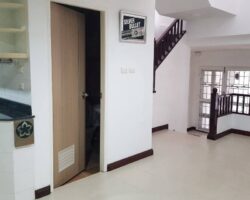 ขาย ทาวน์โฮม 3.5 ชั้น (ตกแต่งใหม่) ภายในซอยบางมดแลนด์ หมู่บ้านยิ่งรวยนิเวศน์ ถนนประชาชื่น (ถนนเลียบคลองประปา)