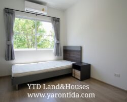 For rent 2-story townhome near Mega Bangna, only 500 meters, best location in the area, Indy 4 Bangna Km.7, in the front zone near Concordian International School. Corner house with mezzanine in the master bedroom, electric awning in front of the house, fully furnished, good location, can enter and exit both Soi Ratchawinit and the expressway road.