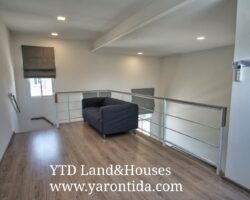 For rent 2-story townhome near Mega Bangna, only 500 meters, best location in the area, Indy 4 Bangna Km.7, in the front zone near Concordian International School. Corner house with mezzanine in the master bedroom, electric awning in front of the house, fully furnished, good location, can enter and exit both Soi Ratchawinit and the expressway road.