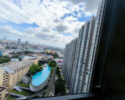 ให้เช่าคอนโด เอลลิโอ เดลเนสท์  ตกแต่งพร้อมเข้าอยู่ ใกล้รถไฟฟ้า บีทีเอส เพียง 750 เมตร , ใกล้ตลาดอุดมสุขเพียง 500 เมตร ,อยู่ชั้น 21 อาคารเอฟ , ห้องนอนใหญ่ วิวสระน้ำ หันทิศใต้ ห้องร่มรื่น ไม่โดนแดดส่อง มี 2 ห้องนอน 2 ห้องน้ำ 1 ห้องนั่งเล่น และ 1 ห้องครัว