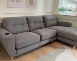 ขาย / ให้เช่า ทาวน์โฮม 2 ชั้น ใกล้เมกา บางนา เพียง  500 เมตร ทำเลดีที่สุดในย่านนี้ โครงการ Indy 4 บางนา กม.7 อยู่โซนด้านหน้าใกล้โรงเรียนนานาชาติคอนคอเดียน  มีกันสาดไฟฟ้าหน้าบ้าน  พร้อมเฟอร์นิเจอร์ครบครัน ทำเลดี เข้าออกได้ทั้งซอยราชวินิต และถนนเลียบทางด่วน