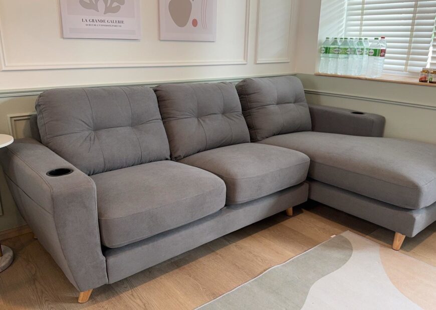 ขาย / ให้เช่า ทาวน์โฮม 2 ชั้น ใกล้เมกา บางนา เพียง  500 เมตร ทำเลดีที่สุดในย่านนี้ โครงการ Indy 4 บางนา กม.7 อยู่โซนด้านหน้าใกล้โรงเรียนนานาชาติคอนคอเดียน  มีกันสาดไฟฟ้าหน้าบ้าน  พร้อมเฟอร์นิเจอร์ครบครัน ทำเลดี เข้าออกได้ทั้งซอยราชวินิต และถนนเลียบทางด่วน