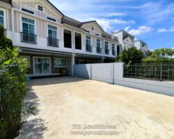 For rent 2-story townhome near Mega Bangna, best location in the area, Indy 2 Bangna-Ramkhamhaeng 2, the front of the house faces north, located on the main road, near the club, can park up to 4 cars, near both the club and the garden. The front has an electric awning. The back has a complete awning. Beautiful house. ready to move in.