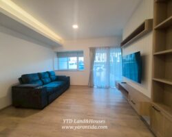 For rent 2-story townhome near Mega Bangna, best location in the area, Indy 2 Bangna-Ramkhamhaeng 2, the front of the house faces north, located on the main road, near the club, can park up to 4 cars, near both the club and the garden. The front has an electric awning. The back has a complete awning. Beautiful house. ready to move in.