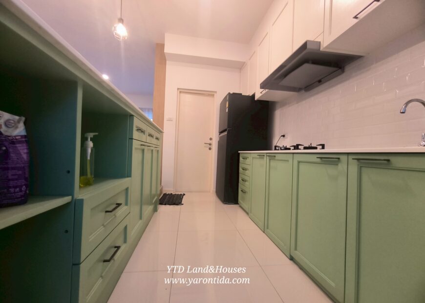 For rent 2-story townhome near Mega Bangna, best location in the area, Indy 2 Bangna-Ramkhamhaeng 2, the front of the house faces north, located on the main road, near the club, can park up to 4 cars, near both the club and the garden. The front has an electric awning. The back has a complete awning. Beautiful house. ready to move in.