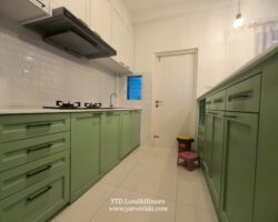 For rent 2-story townhome near Mega Bangna, best location in the area, Indy 2 Bangna-Ramkhamhaeng 2, the front of the house faces north, located on the main road, near the club, can park up to 4 cars, near both the club and the garden. The front has an electric awning. The back has a complete awning. Beautiful house. ready to move in.