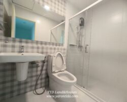 For rent 2-story townhome near Mega Bangna, best location in the area, Indy 2 Bangna-Ramkhamhaeng 2, the front of the house faces north, located on the main road, near the club, can park up to 4 cars, near both the club and the garden. The front has an electric awning. The back has a complete awning. Beautiful house. ready to move in.