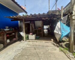 ขาย บ้านชั้นเดียว ย่านซอยชวาล1 ( ใกล้สี่แยก เทพารักษ์ )  สำหรับบุคคลที่ต้องการมองหาการลงทุน (หันหน้าทางทิศตะวันออก) ขนาดที่ดิน  ก x ย = 8 x 27.5 ม.  ราคาขาย 2.7 ลบ.