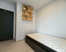 ให้เช่าคอนโด เอลลิโอ เดลเนสท์  ตกแต่งพร้อมเข้าอยู่ ใกล้รถไฟฟ้า บีทีเอส เพียง 750 เมตร , ใกล้ตลาดอุดมสุขเพียง 500 เมตร ,อยู่ชั้น 21 อาคารเอฟ , ห้องนอนใหญ่ วิวสระน้ำ หันทิศใต้ ห้องร่มรื่น ไม่โดนแดดส่อง มี 2 ห้องนอน 2 ห้องน้ำ 1 ห้องนั่งเล่น และ 1 ห้องครัว