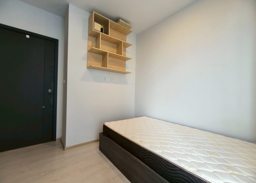 ให้เช่าคอนโด เอลลิโอ เดลเนสท์  ตกแต่งพร้อมเข้าอยู่ ใกล้รถไฟฟ้า บีทีเอส เพียง 750 เมตร , ใกล้ตลาดอุดมสุขเพียง 500 เมตร ,อยู่ชั้น 21 อาคารเอฟ , ห้องนอนใหญ่ วิวสระน้ำ หันทิศใต้ ห้องร่มรื่น ไม่โดนแดดส่อง มี 2 ห้องนอน 2 ห้องน้ำ 1 ห้องนั่งเล่น และ 1 ห้องครัว