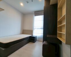 ให้เช่าคอนโด เอลลิโอ เดลเนสท์  ตกแต่งพร้อมเข้าอยู่ ใกล้รถไฟฟ้า บีทีเอส เพียง 750 เมตร , ใกล้ตลาดอุดมสุขเพียง 500 เมตร ,อยู่ชั้น 21 อาคารเอฟ , ห้องนอนใหญ่ วิวสระน้ำ หันทิศใต้ ห้องร่มรื่น ไม่โดนแดดส่อง มี 2 ห้องนอน 2 ห้องน้ำ 1 ห้องนั่งเล่น และ 1 ห้องครัว