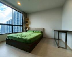 ให้เช่าคอนโด เอลลิโอ เดลเนสท์  ตกแต่งพร้อมเข้าอยู่ ใกล้รถไฟฟ้า บีทีเอส เพียง 750 เมตร , ใกล้ตลาดอุดมสุขเพียง 500 เมตร ,อยู่ชั้น 21 อาคารเอฟ , ห้องนอนใหญ่ วิวสระน้ำ หันทิศใต้ ห้องร่มรื่น ไม่โดนแดดส่อง มี 2 ห้องนอน 2 ห้องน้ำ 1 ห้องนั่งเล่น และ 1 ห้องครัว