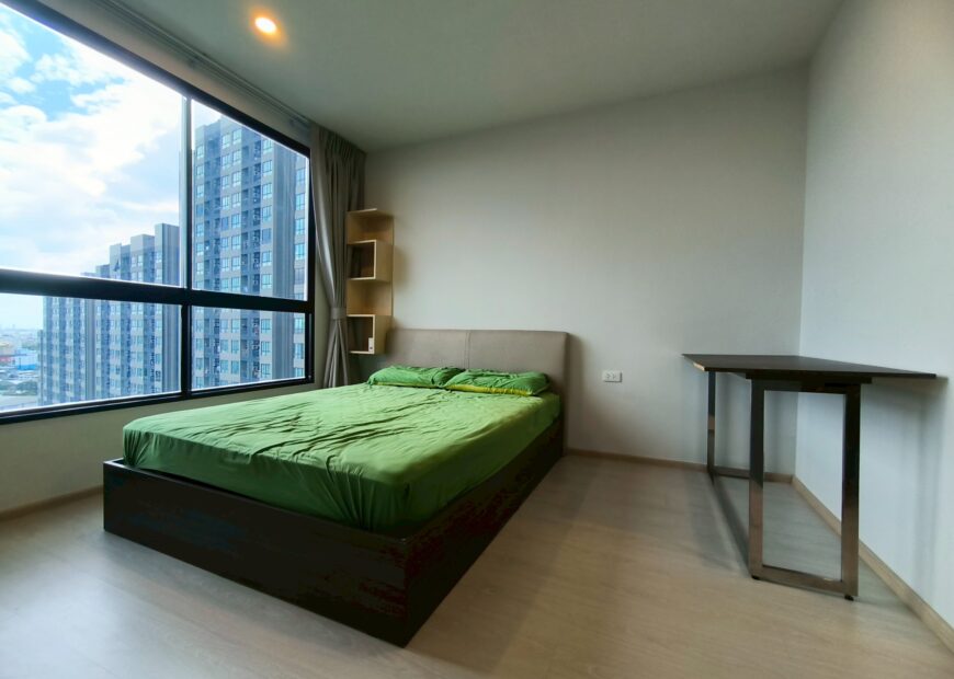 ให้เช่าคอนโด เอลลิโอ เดลเนสท์  ตกแต่งพร้อมเข้าอยู่ ใกล้รถไฟฟ้า บีทีเอส เพียง 750 เมตร , ใกล้ตลาดอุดมสุขเพียง 500 เมตร ,อยู่ชั้น 21 อาคารเอฟ , ห้องนอนใหญ่ วิวสระน้ำ หันทิศใต้ ห้องร่มรื่น ไม่โดนแดดส่อง มี 2 ห้องนอน 2 ห้องน้ำ 1 ห้องนั่งเล่น และ 1 ห้องครัว