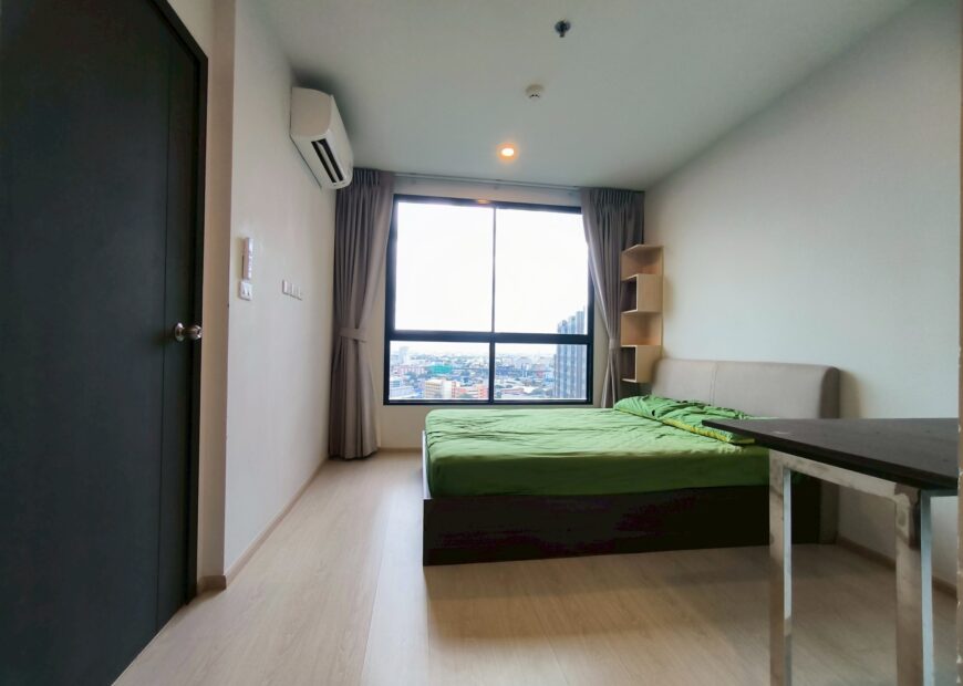 ให้เช่าคอนโด เอลลิโอ เดลเนสท์  ตกแต่งพร้อมเข้าอยู่ ใกล้รถไฟฟ้า บีทีเอส เพียง 750 เมตร , ใกล้ตลาดอุดมสุขเพียง 500 เมตร ,อยู่ชั้น 21 อาคารเอฟ , ห้องนอนใหญ่ วิวสระน้ำ หันทิศใต้ ห้องร่มรื่น ไม่โดนแดดส่อง มี 2 ห้องนอน 2 ห้องน้ำ 1 ห้องนั่งเล่น และ 1 ห้องครัว