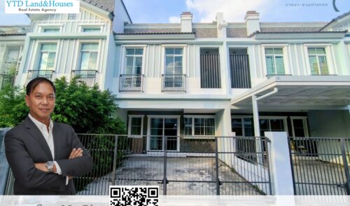 For rent: 2-story townhome near Mega Bangna, best location in the area, Indy 2 Bangna-Ramkhamhaeng 2, the front of the house faces south, the back of the house has an awning and artificial grass, beautiful house, clean, fully furnished, ready to move in.