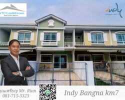 For rent 2-story townhome near Mega Bangna, best location in the area, Indy Km.7, the front of the house faces south. The house has been completely renovated, has an electric awning in the front, and the back is tiled. The house is beautiful and ready to move in.