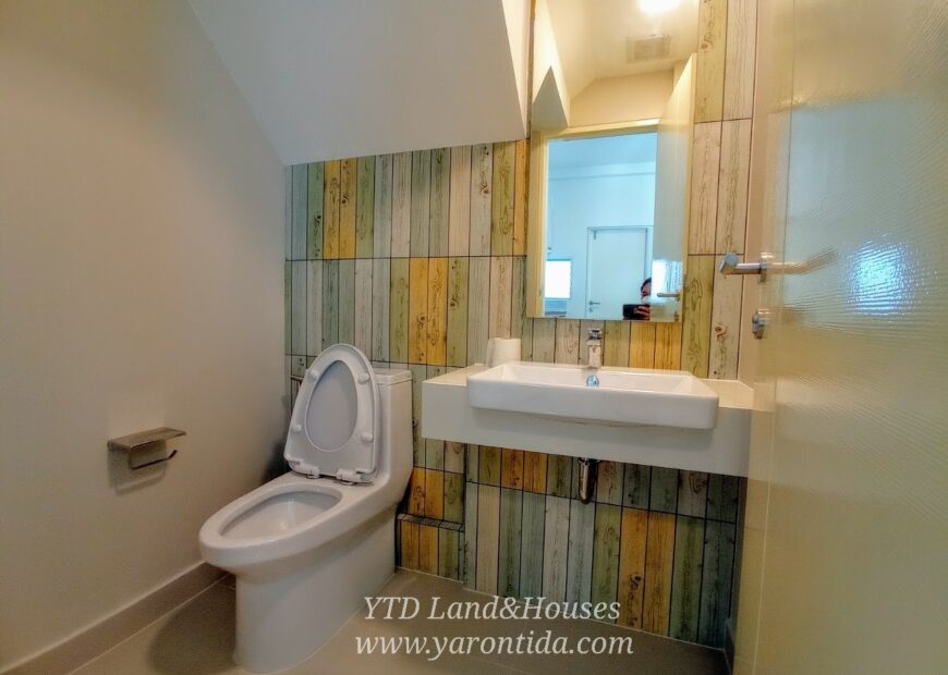 Townhome for rent near Mega Bangna , Greatest location in the area Indy 2 Bangna-Ramkhamhaeng 2 just a few steps away from the clubhouse.