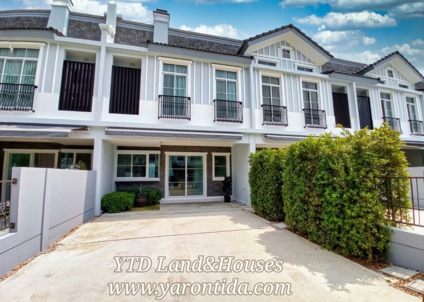 Townhome for rent near Mega Bangna , Greatest location in the area Indy 2 Bangna-Ramkhamhaeng 2 just a few steps away from the clubhouse.