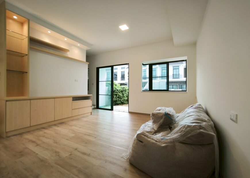 ขาย / ให้เช่า ทาวน์โฮม 2 ชั้น โครงการวิลลาจจิโอ 3 ศรีนครินทร์-บางนา เข้าออกได้หลายเส้นทาง ทั้งบางนา-ตราด กม.5 , ศรีนครินทร์ (หนามแดง) , เทพารักษ์ เดินทางไปเมกาบางนาเพียงไม่กี่นาที (เลียบทางด่วน) บ้านแปลงมุม มีชั้นลอยในห้องนอนใหญ่ Built ครัว และบริเวณที่วางทีวีเรียบร้อย