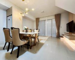 For rent: 2-story townhome in the Pleno Sukhumvit-Bangna 2, Good location, just 3 minutes from Mega Bangna. Fully furnished, with an awning in front of the house. Flooring and a roof for the awning at the back of the house. ready to move in.