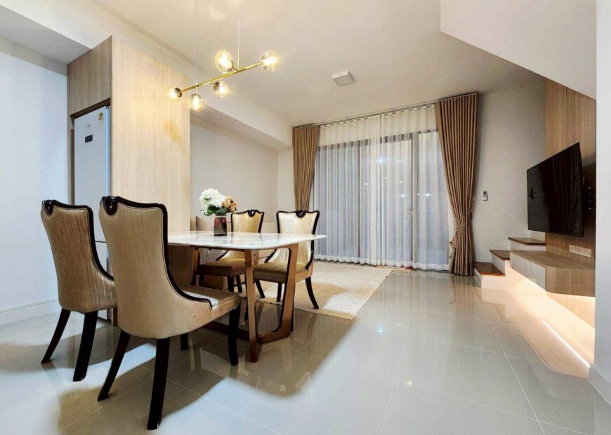For rent: 2-story townhome in the Pleno Sukhumvit-Bangna 2, Good location, just 3 minutes from Mega Bangna. Fully furnished, with an awning in front of the house. Flooring and a roof for the awning at the back of the house. ready to move in.