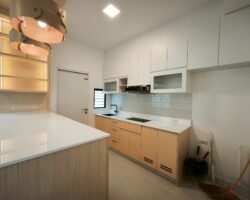 ขาย / ให้เช่า ทาวน์โฮม 2 ชั้น โครงการวิลลาจจิโอ 3 ศรีนครินทร์-บางนา เข้าออกได้หลายเส้นทาง ทั้งบางนา-ตราด กม.5 , ศรีนครินทร์ (หนามแดง) , เทพารักษ์ เดินทางไปเมกาบางนาเพียงไม่กี่นาที (เลียบทางด่วน) บ้านแปลงมุม มีชั้นลอยในห้องนอนใหญ่ Built ครัว และบริเวณที่วางทีวีเรียบร้อย