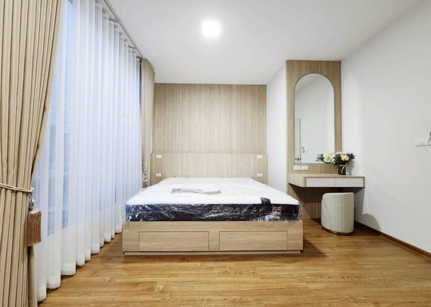 For rent: 2-story townhome in the Pleno Sukhumvit-Bangna 2, Good location, just 3 minutes from Mega Bangna. Fully furnished, with an awning in front of the house. Flooring and a roof for the awning at the back of the house. ready to move in.